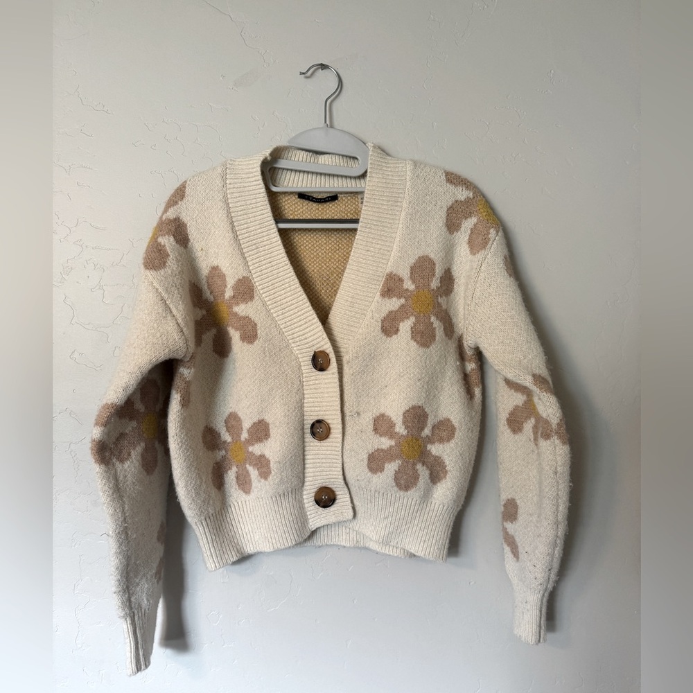 Oversized Tahari Flower Cardigan XS